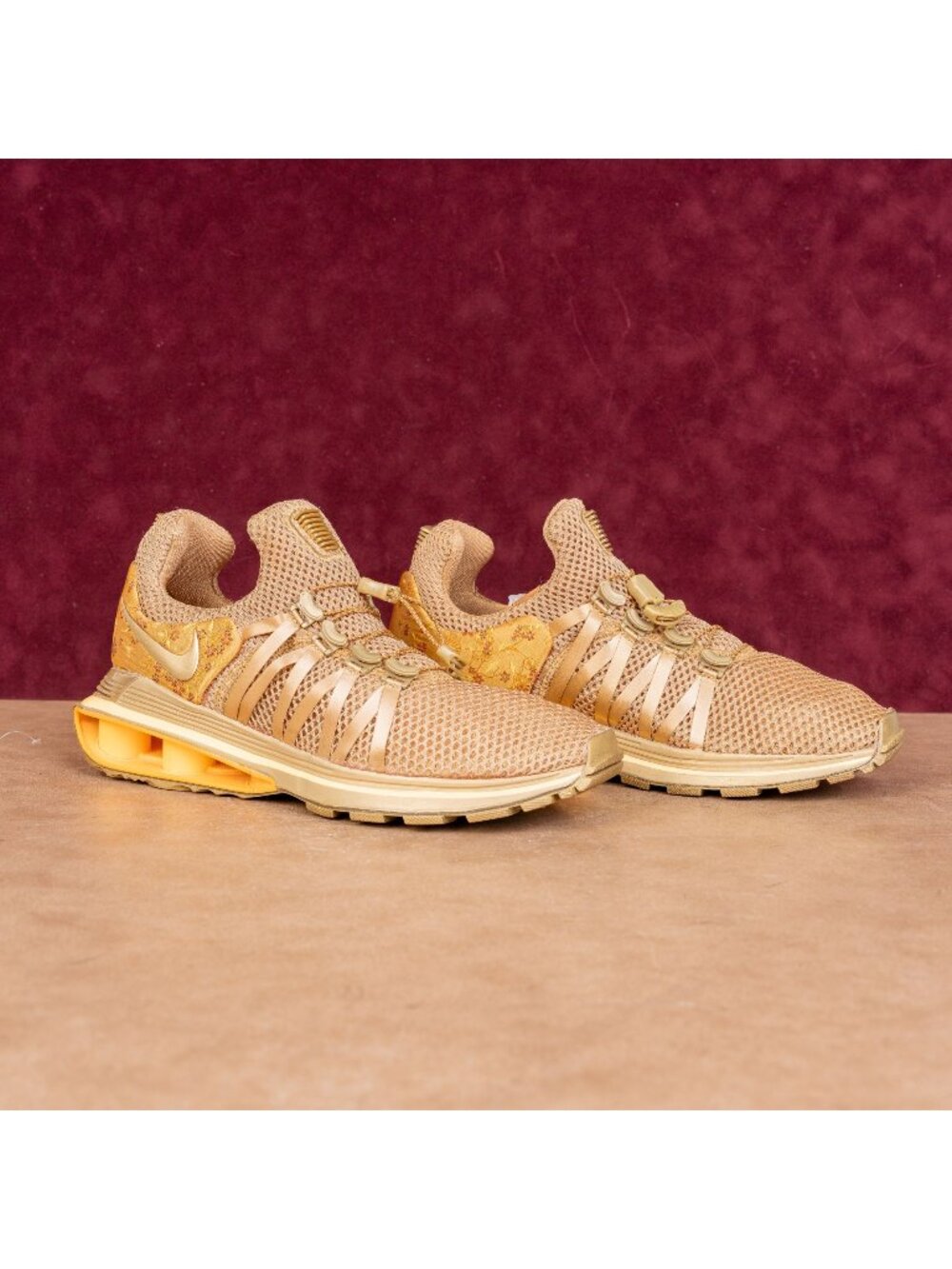 Nike Women Shox Gravity AQ8554-700 Gold Metallic Draw Cord Sneakers sz 8